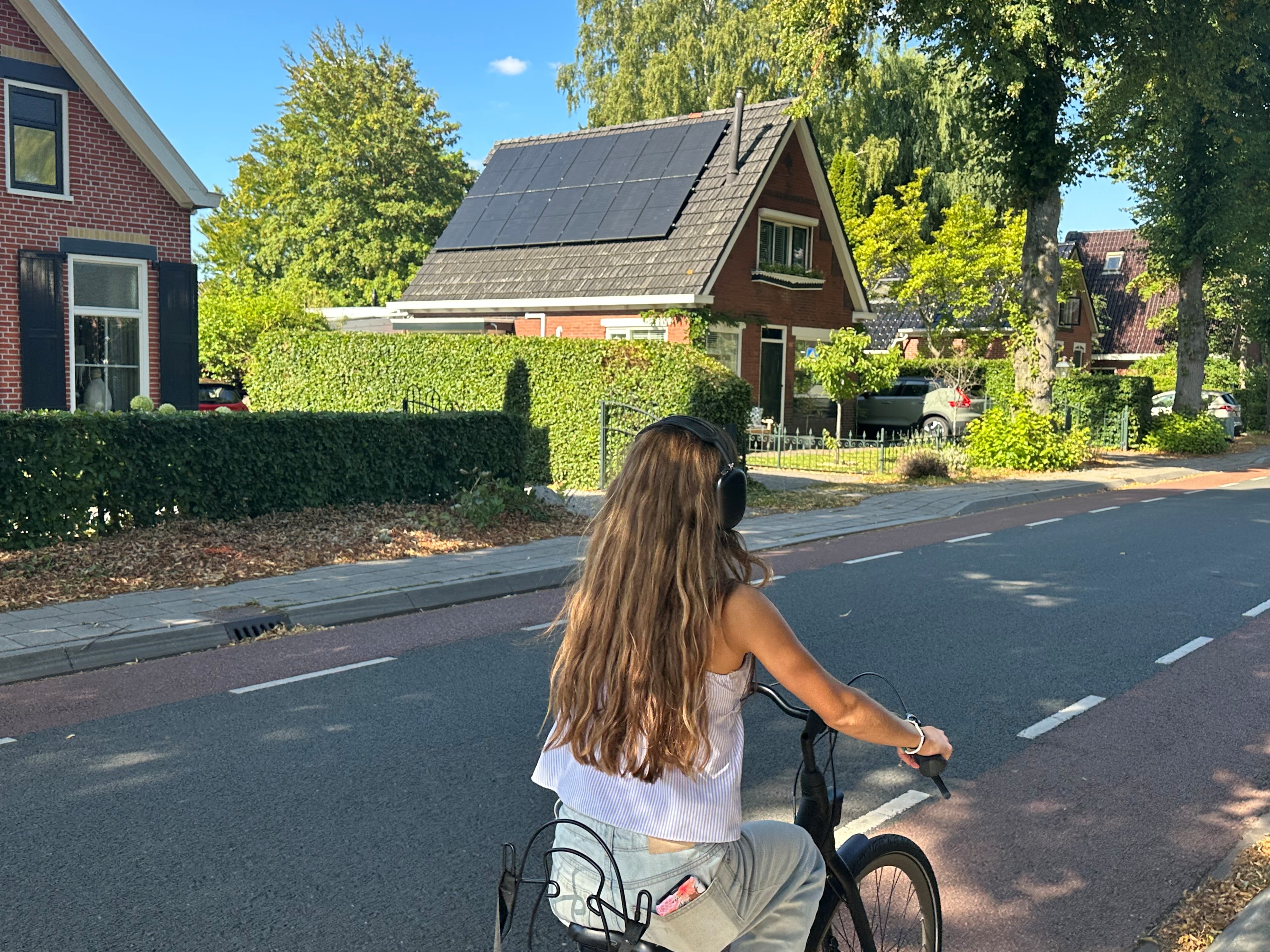 Driekwart van de jongeren draagt oortjes of koptelefoon tijdens fietsen