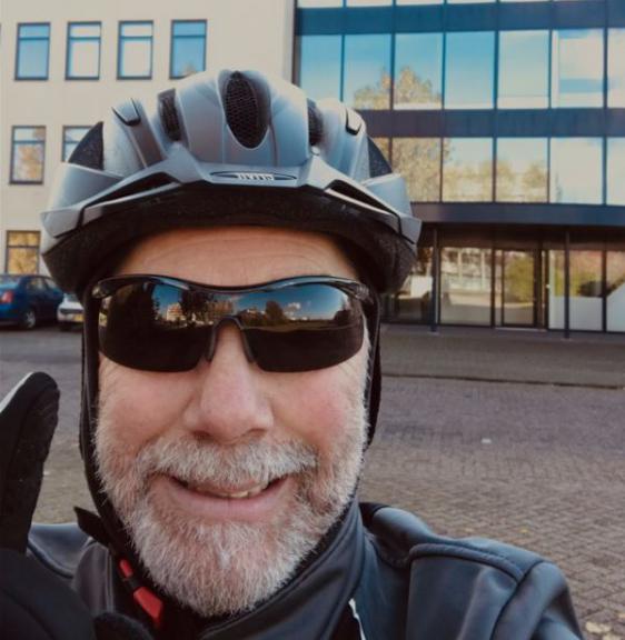 George_met_fietshelm.JPG