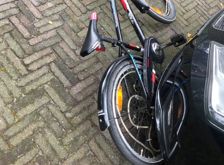 fiets-onder-auto.png